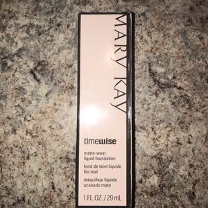 Mary Kay Matte Liquid Foundation in Bronze 3